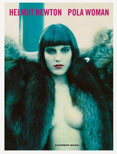 Helmut Newton Pola Woman (New Paperback edition) /franCais/anglais/allemand: Broschierte, dreisprachige Neuauflage