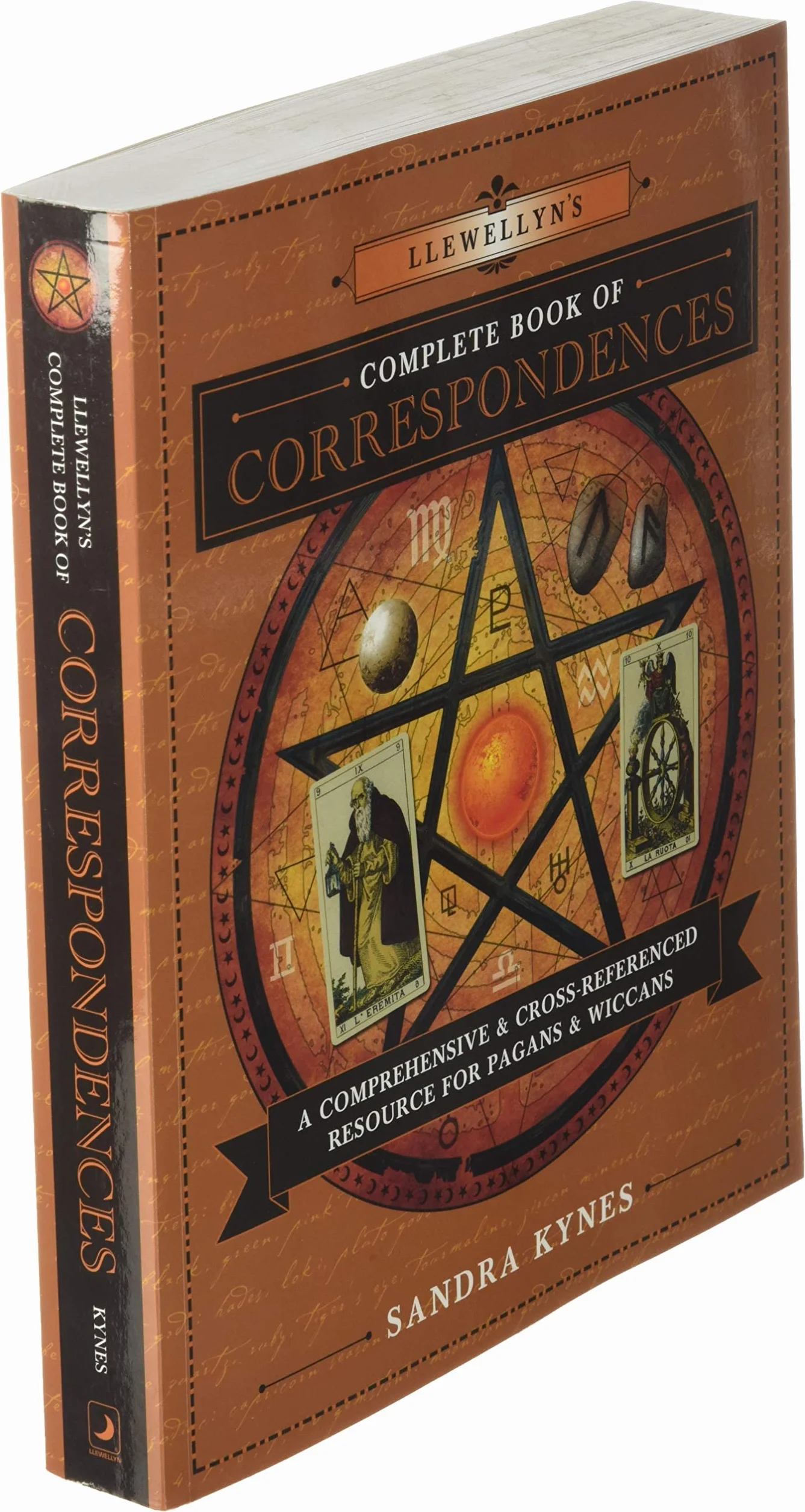 Llewellyn's Complete Book of Correspondences: A Comprehensive & Cross-Referenced Resource for Pagans & Wiccans: 4