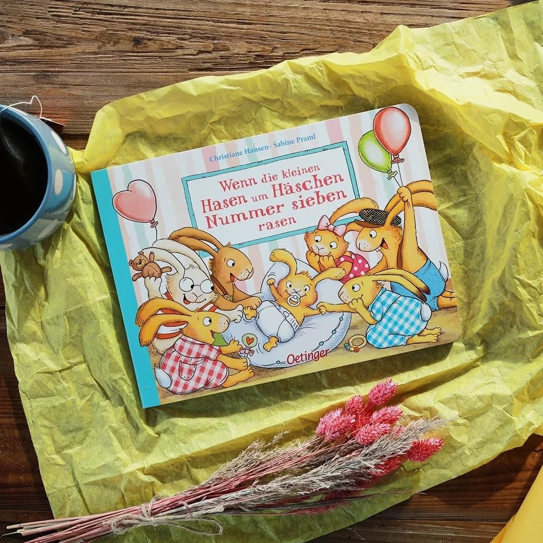 Wenn die kleinen Hasen um Häschen Nummer sieben rasen: Süßes Pappbilderbuch über die Geburt eines neuen Hasen-Geschwisterchens ab 2 Jahren