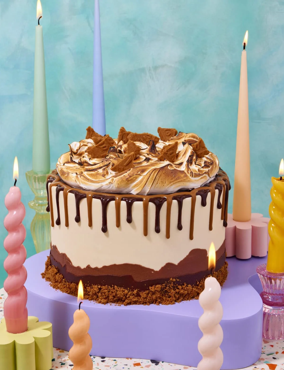 Crumbs & Doilies: Over 90 Mouth-Watering Bakes to Create at Home from Youtube Sensation Cupcake Jemma