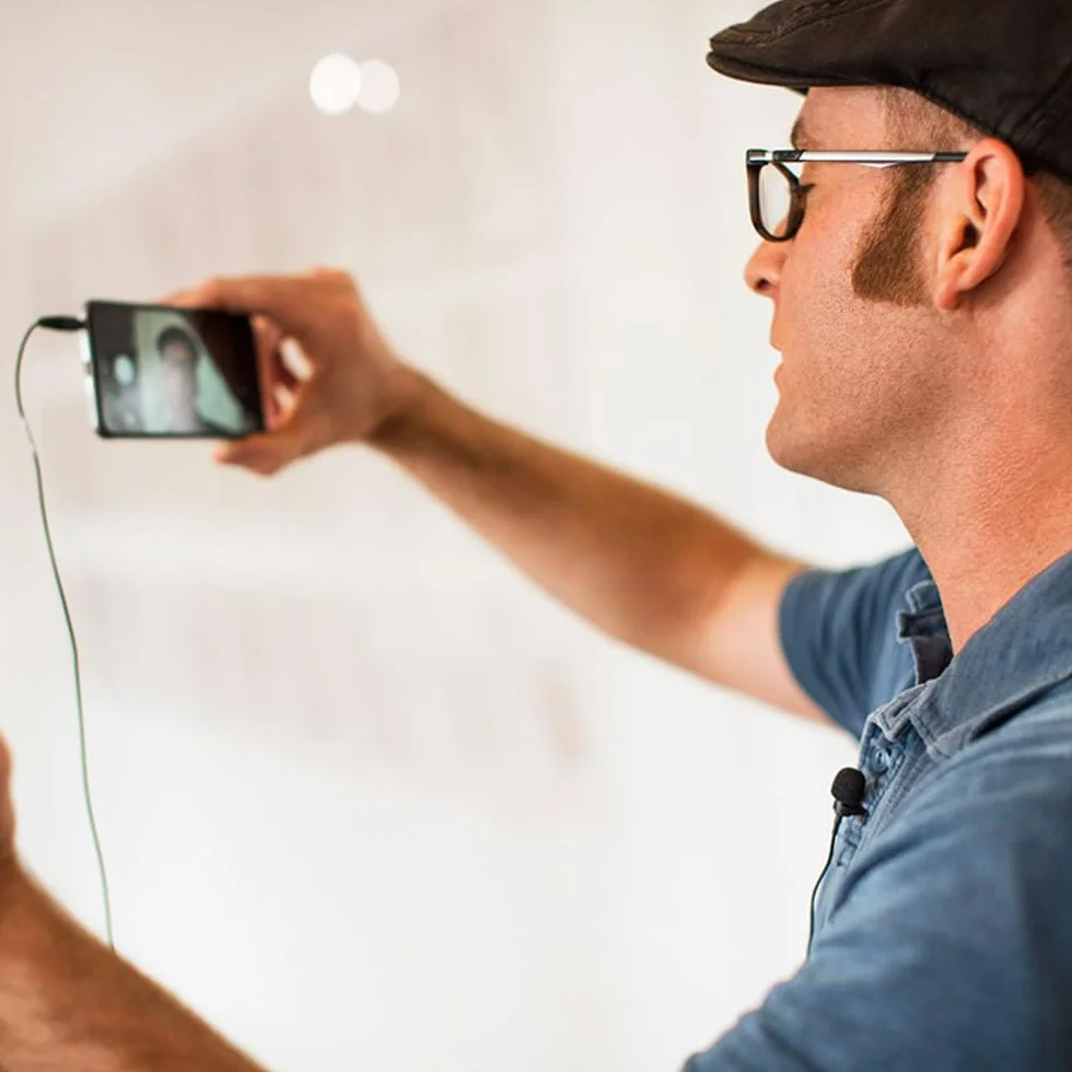 Shure Mvl Lavalier Mikrofon do iPhone'a i tabletu, mikrofon klapowy do nagrywania wideo i vlogów z wtyczką 3,5 mm, osłoną przeciwsłoneczną, uchwytem i torbą do przenoszenia