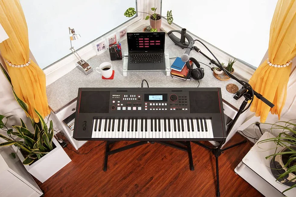 Aranżer Keyboard Roland E-X50 — Prosty w obsłudze | Stereofoniczne Głośniki | Bluetooth | Profesjonalne brzmienia Roland | Wejście Mikrofonowe | Funkcja Automatycznego Akompaniamentu