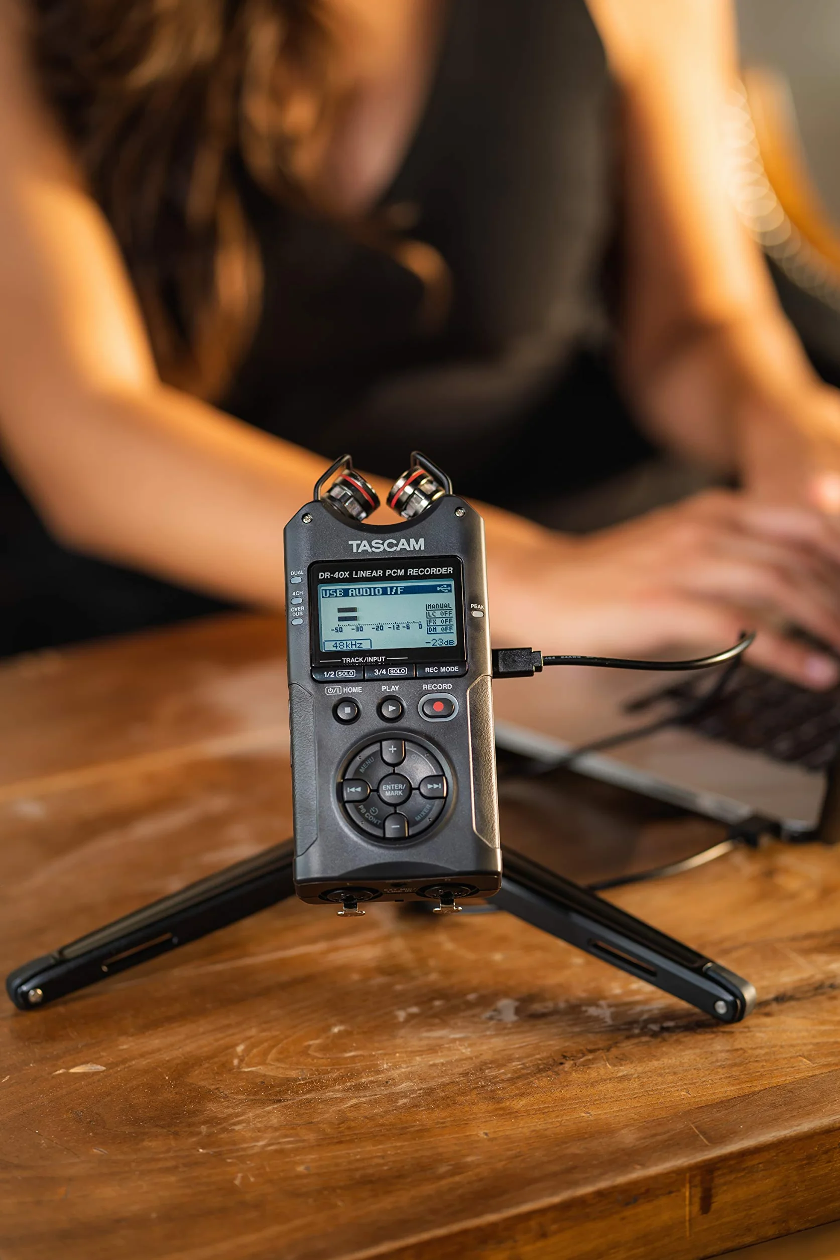 Tascam Przenośny czterościeżkowy rejestrator dźwięku DR-40X i interfejs USB