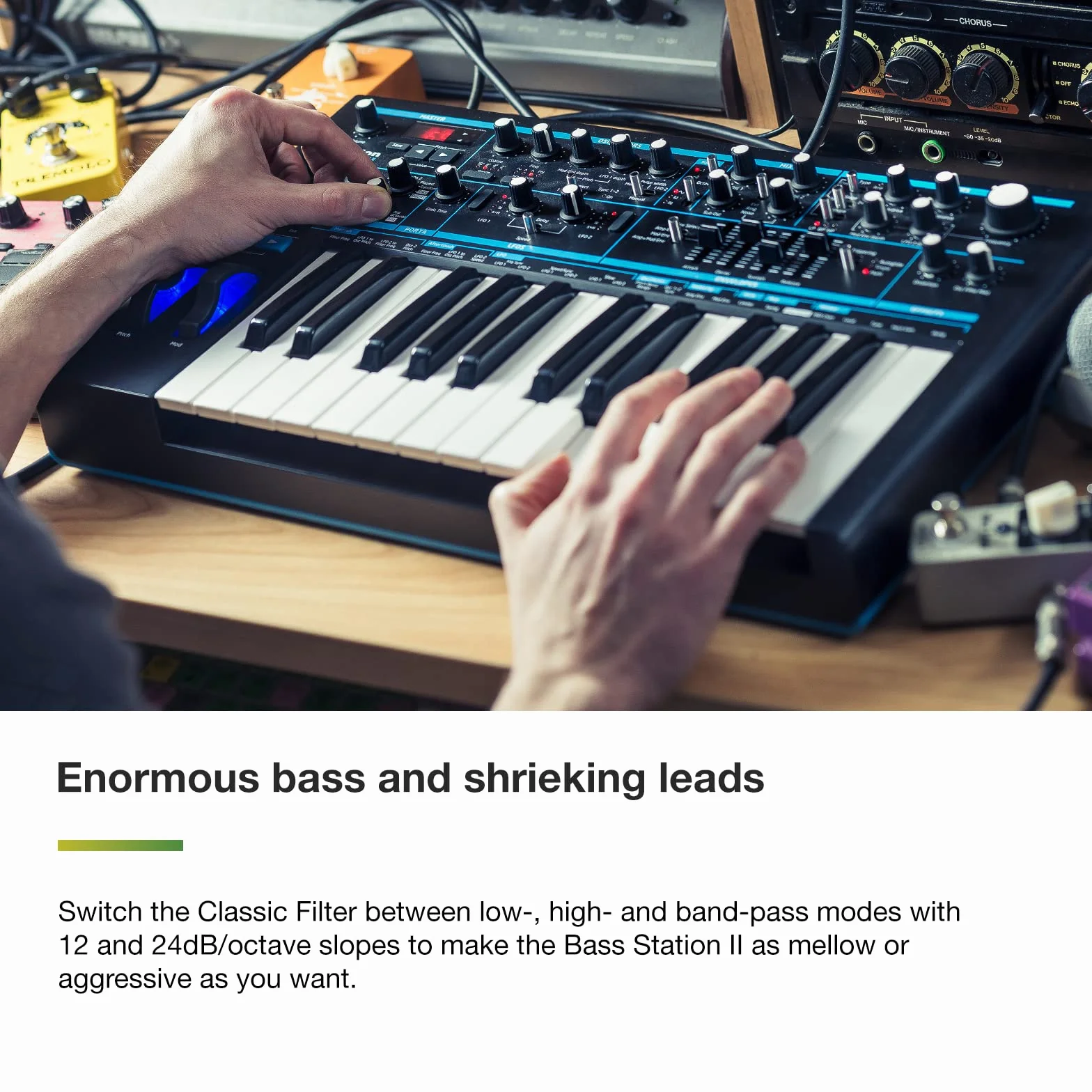 Novation Analogowy monosynth Bass Station II – zawiera 64 fabryczne łatki, sekwencer kroków oparty na wzorach i arpeggiator, dwa oscylatory oraz dodatkowy oscylator podrzędny
