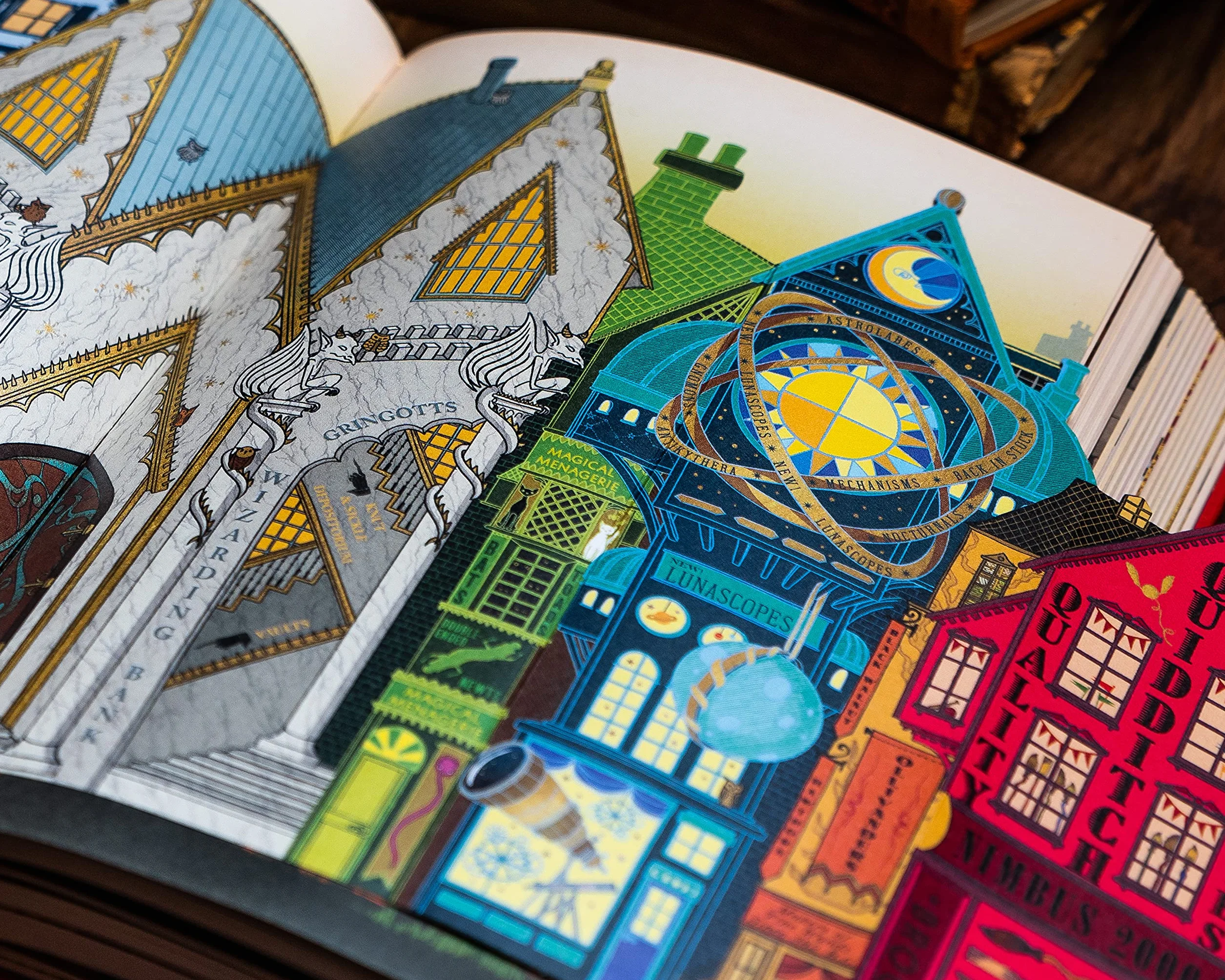 Harry Potter 1 and the Philosopher's Stone. MinaLima Edition: Minalima Illustrated Edition: A sumptuously illustrated gift book with magical interactive surprises