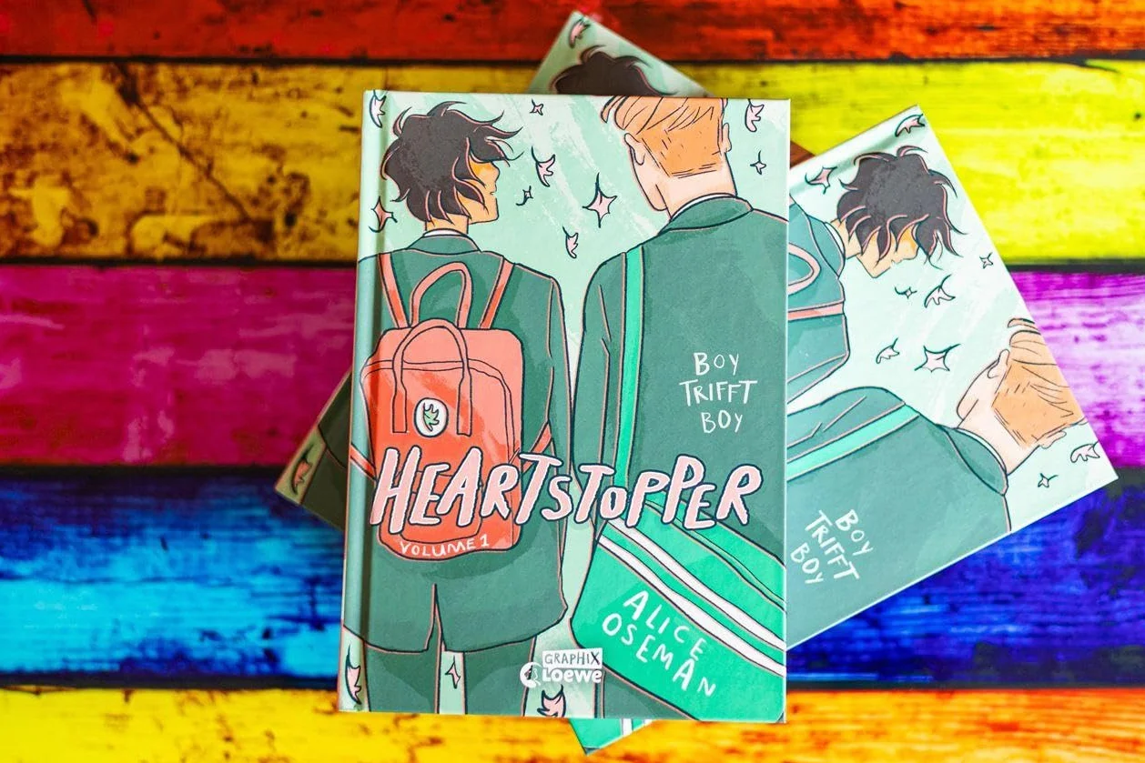 Heartstopper Volume 1 (deutsche Hardcover-Ausgabe): Boy trifft Boy - Das Buch zum Netflix Serien-Hit - Entdecke die schönste Liebesgeschichte des Jahres - ausgezeichnet mit dem Lesekompass 2023