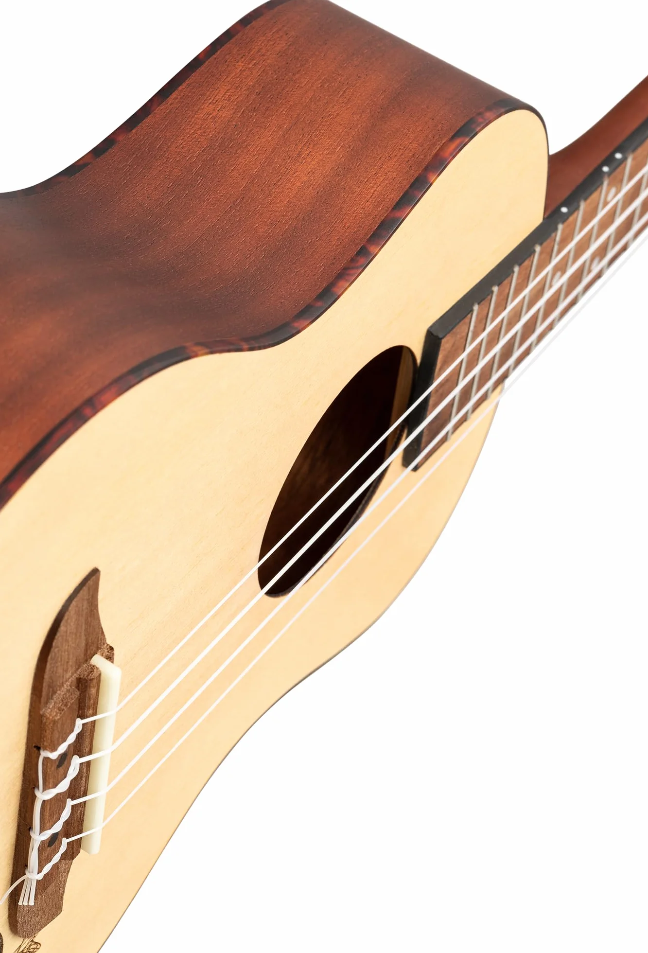 Ortega gitary RU5-TE Tenor ukulele z blatem świerkowym i korpusem Sapele w satynowym wykończeniu, 18 progów