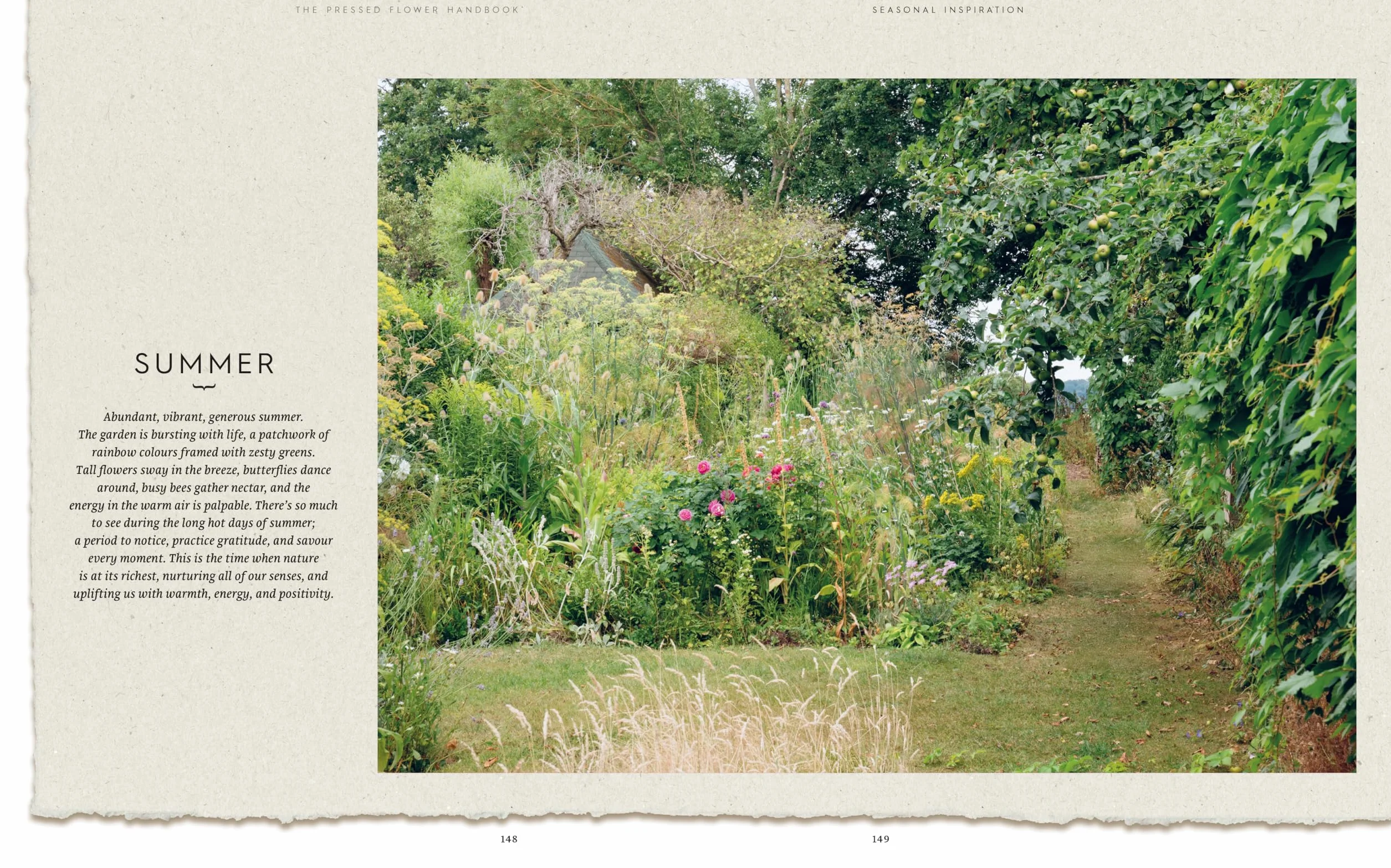 The Pressed Flower Handbook: Simple Methods for Connecting with Nature and Preserving the Beauty of the Garden Through the Seasons - Grow, Gather, Press, Create