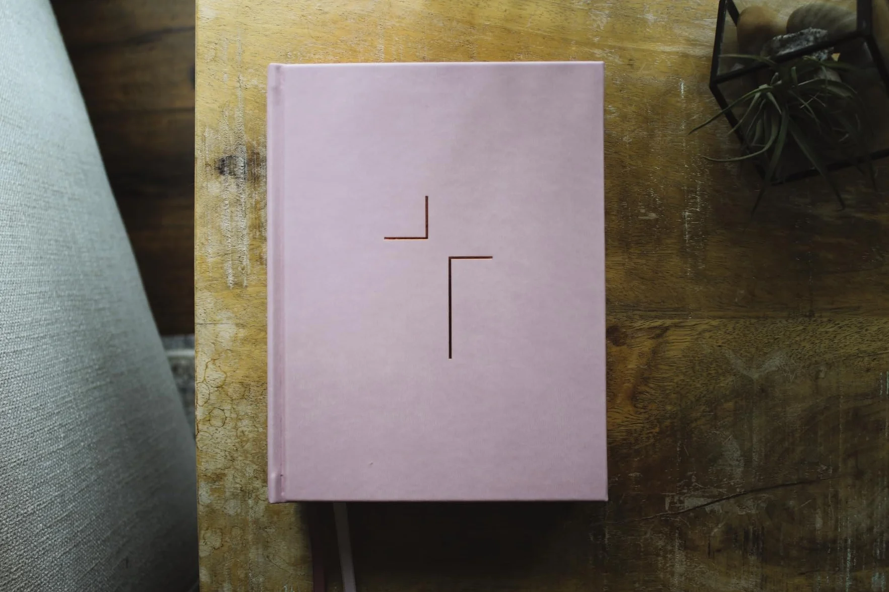 The Jesus Bible, ESV Edition, Leathersoft Over Board, Pink: Sixty-Six Books. One Story. All About One Name.