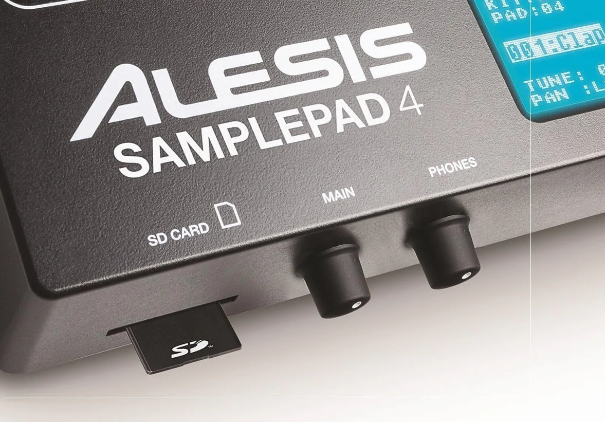 Alesis Sample Pad 4 - Kompaktowy instrument perkusyjny i wyzwalacz próbek z 4 czułymi na prędkość padami, 25 dźwiękami bębnów i gniazdem na kartę SD/SDHC