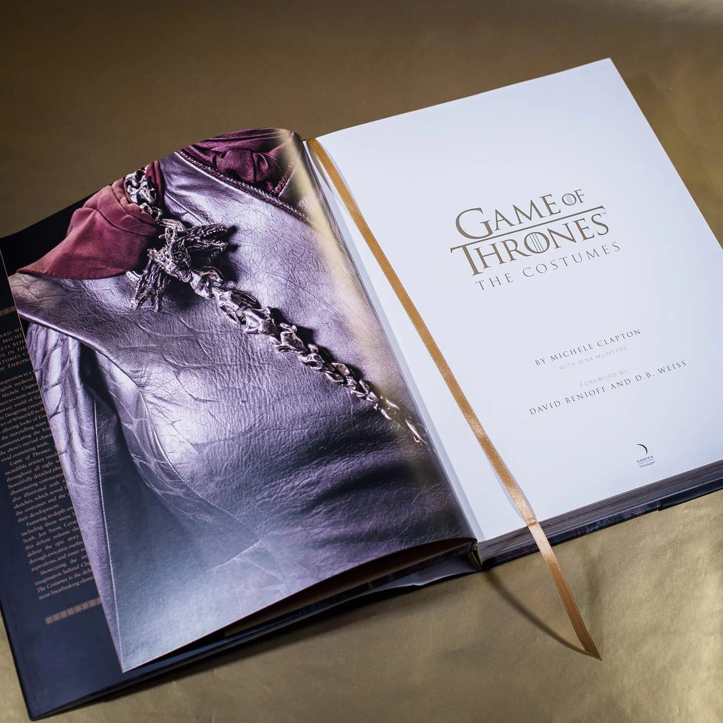 Game of Thrones: The Costumes: The official costume design book of Season 1 to Season 8