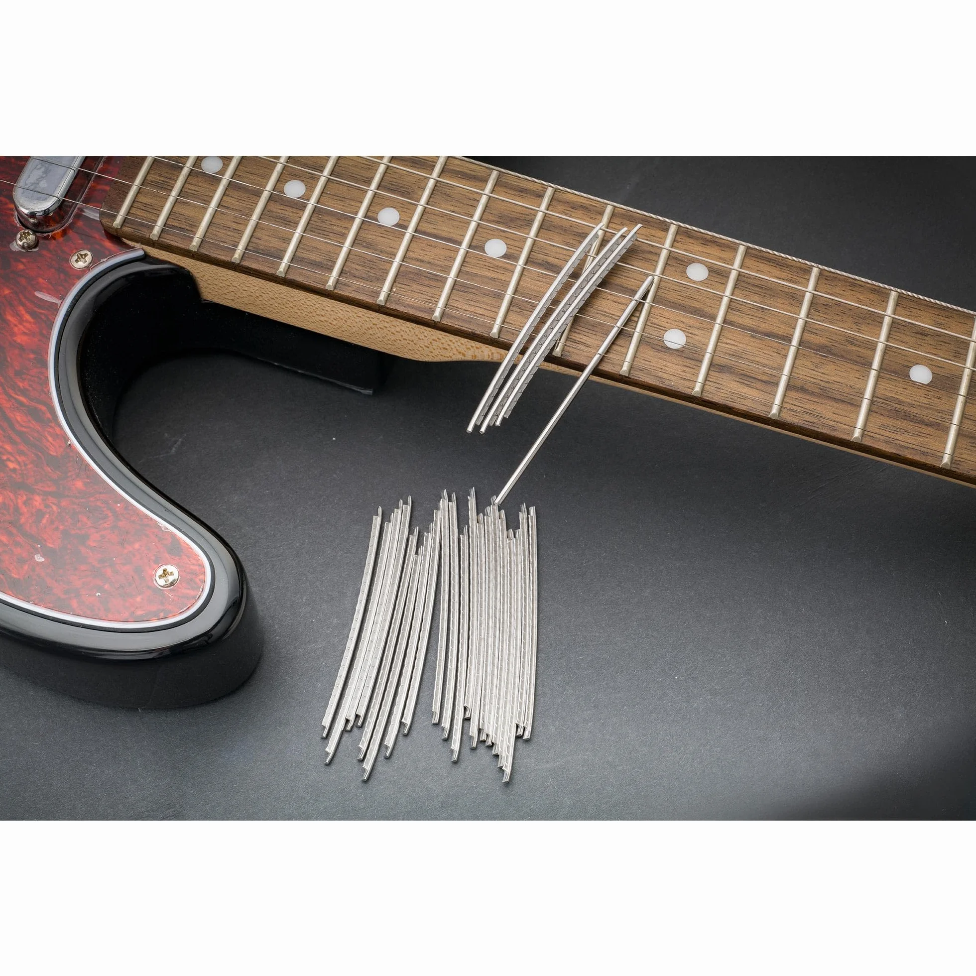 Musiclily 2,9mm Stal Nierdzewna Drut Progowy Jumbo Fret Wire do Gitary Elektrycznej Fender Strat Tele Les Paul, Chrom (Zestaw 24 szt.)